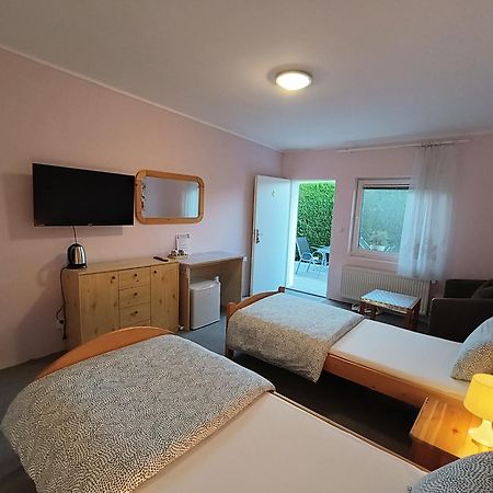 Cozy Room With Garden In Bratislava Exterior photo