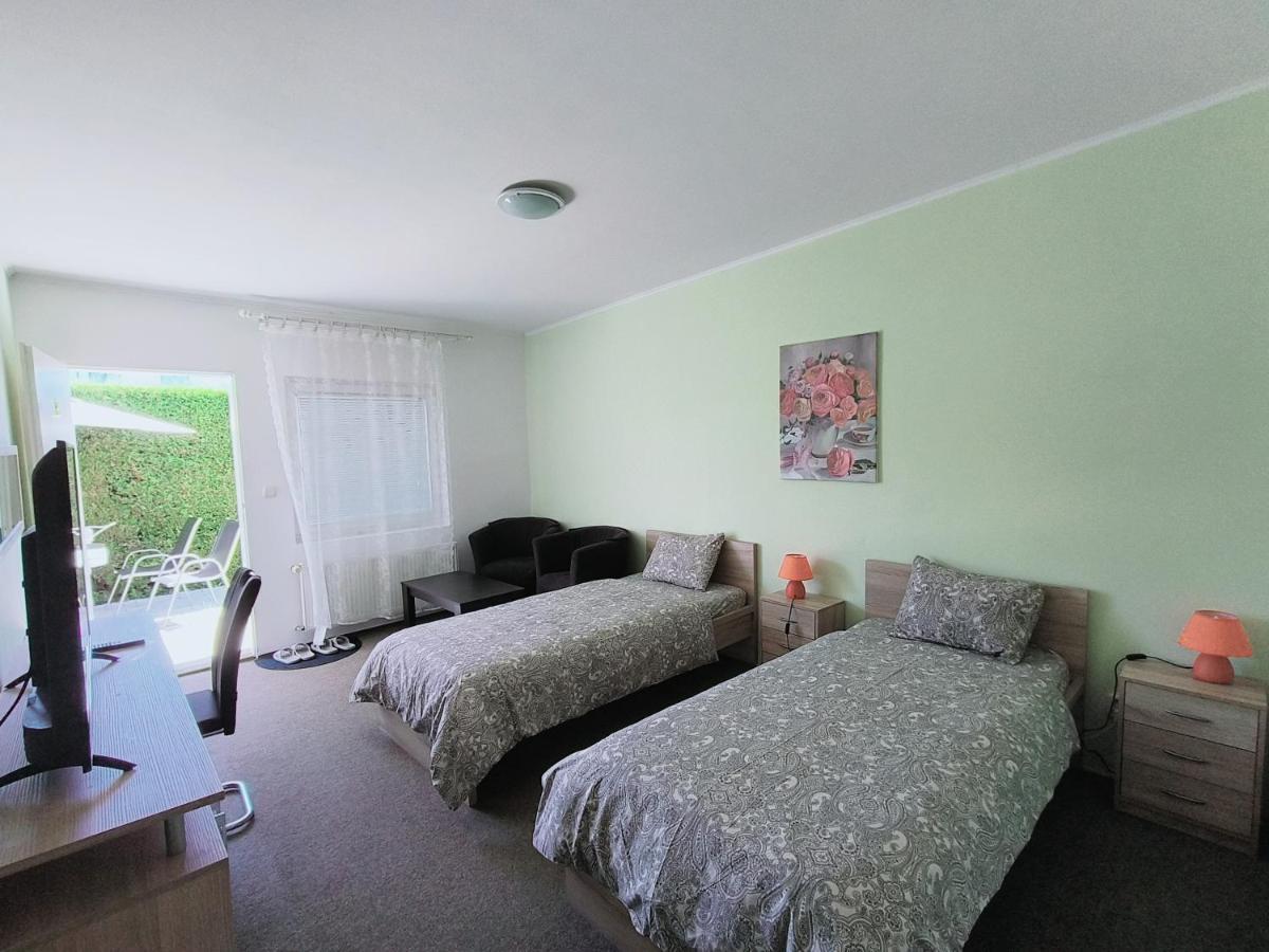 Cozy Room With Garden In Bratislava Exterior photo