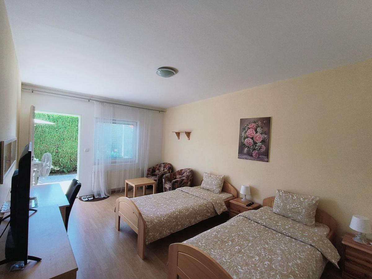 Cozy Room With Garden In Bratislava Exterior photo