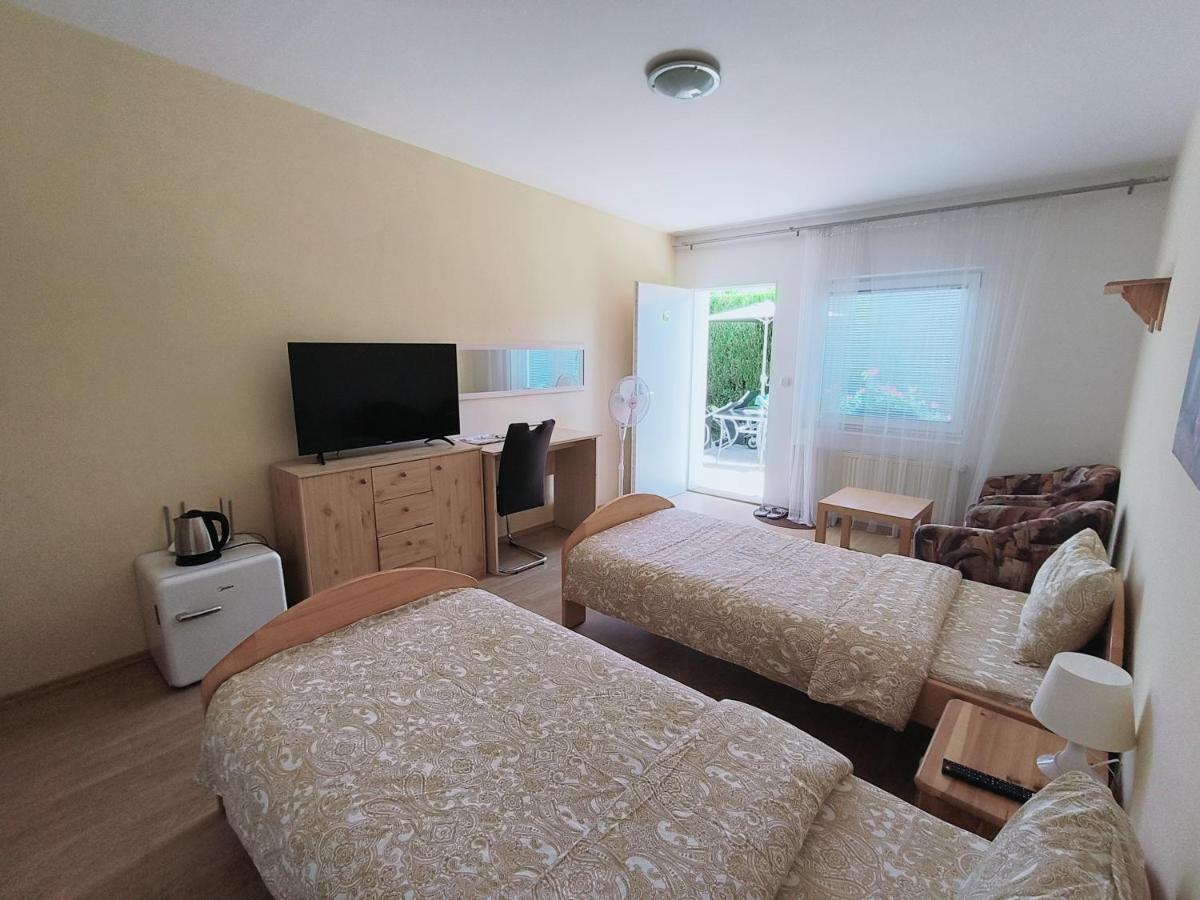 Cozy Room With Garden In Bratislava Exterior photo