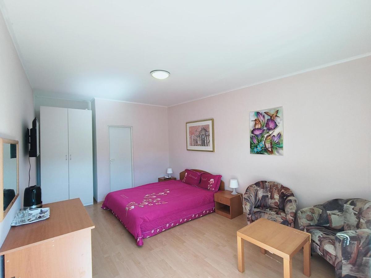 Cozy Room With Garden In Bratislava Exterior photo