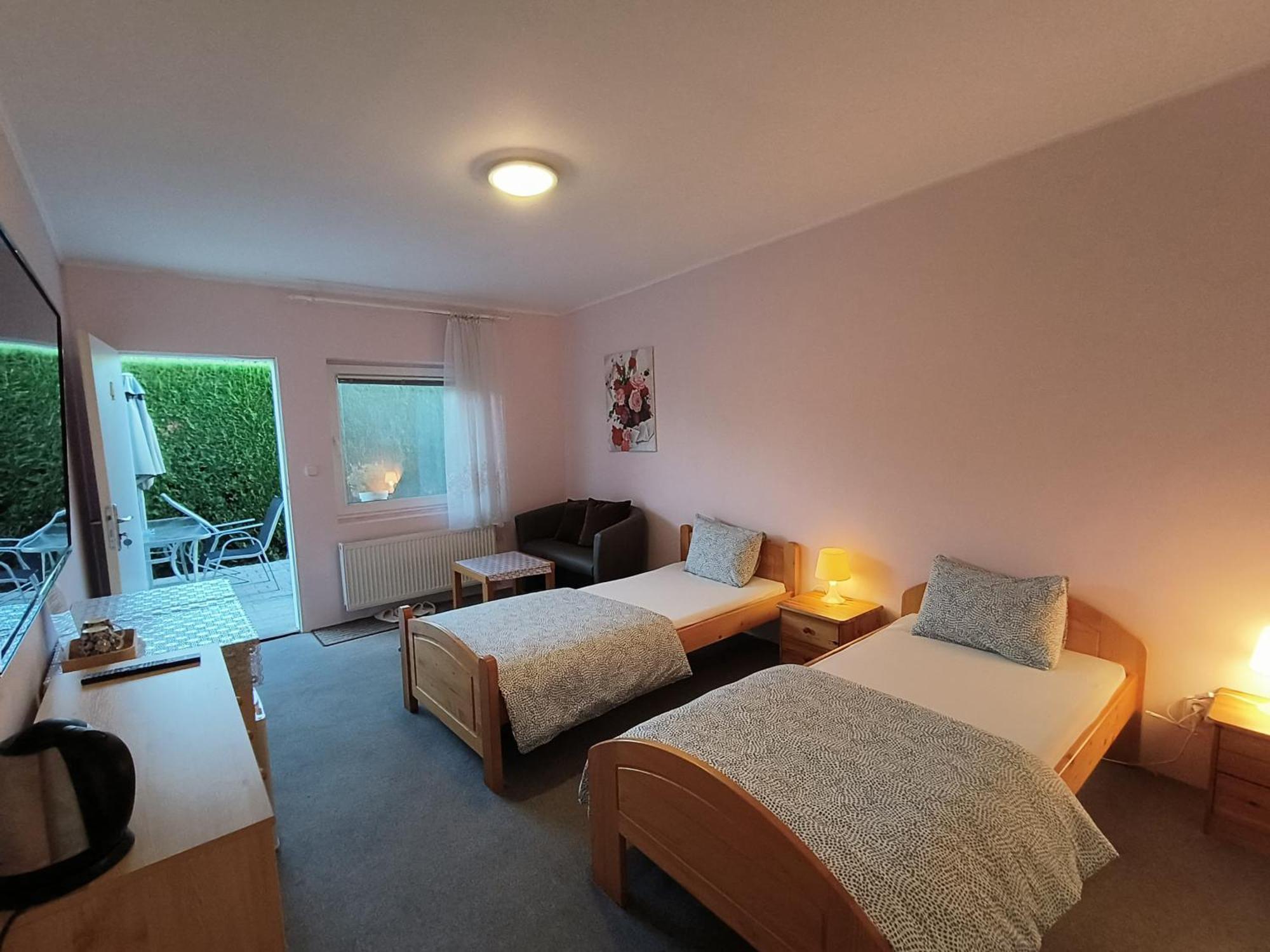 Cozy Room With Garden In Bratislava Exterior photo