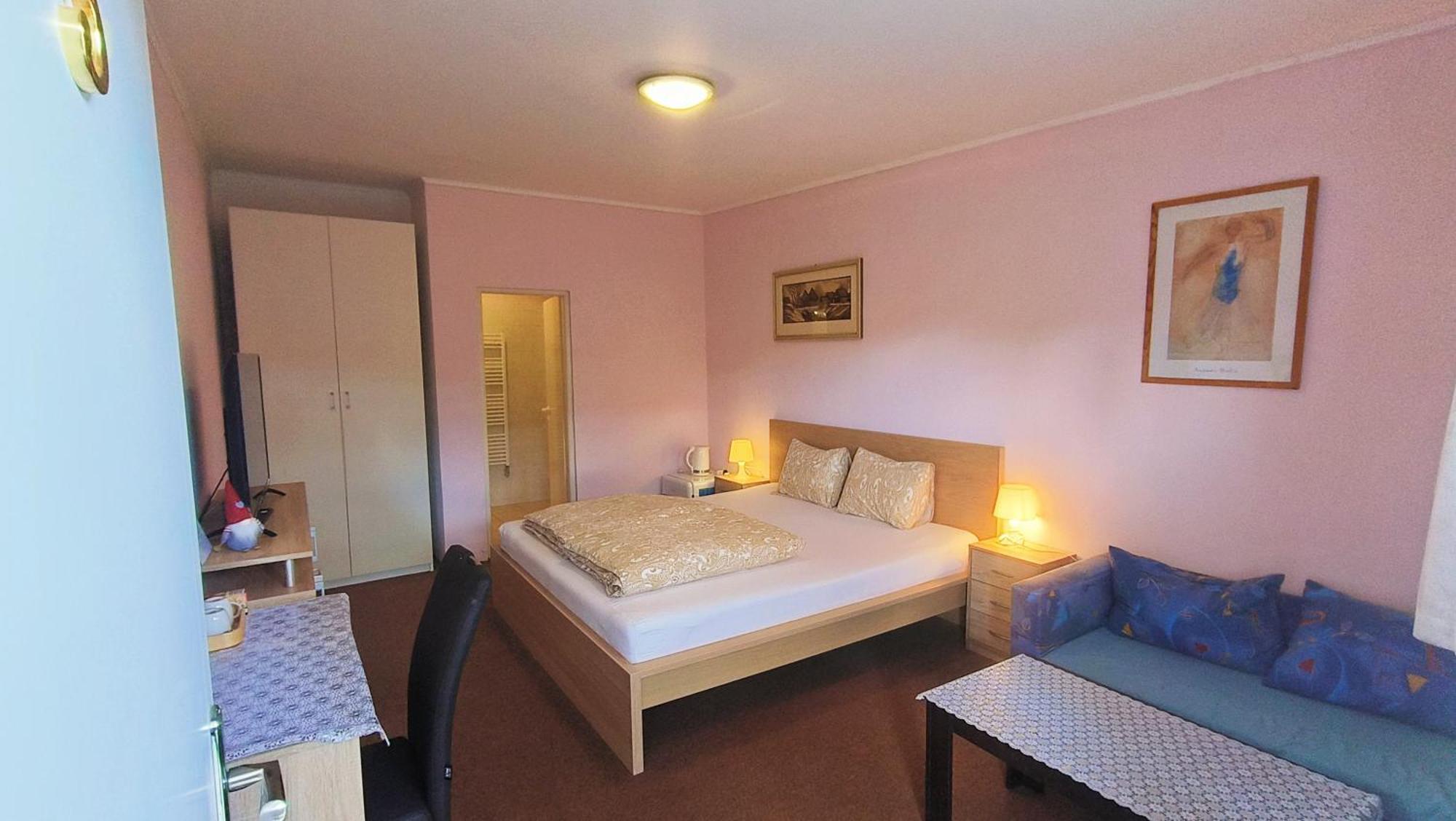 Cozy Room With Garden In Bratislava Exterior photo
