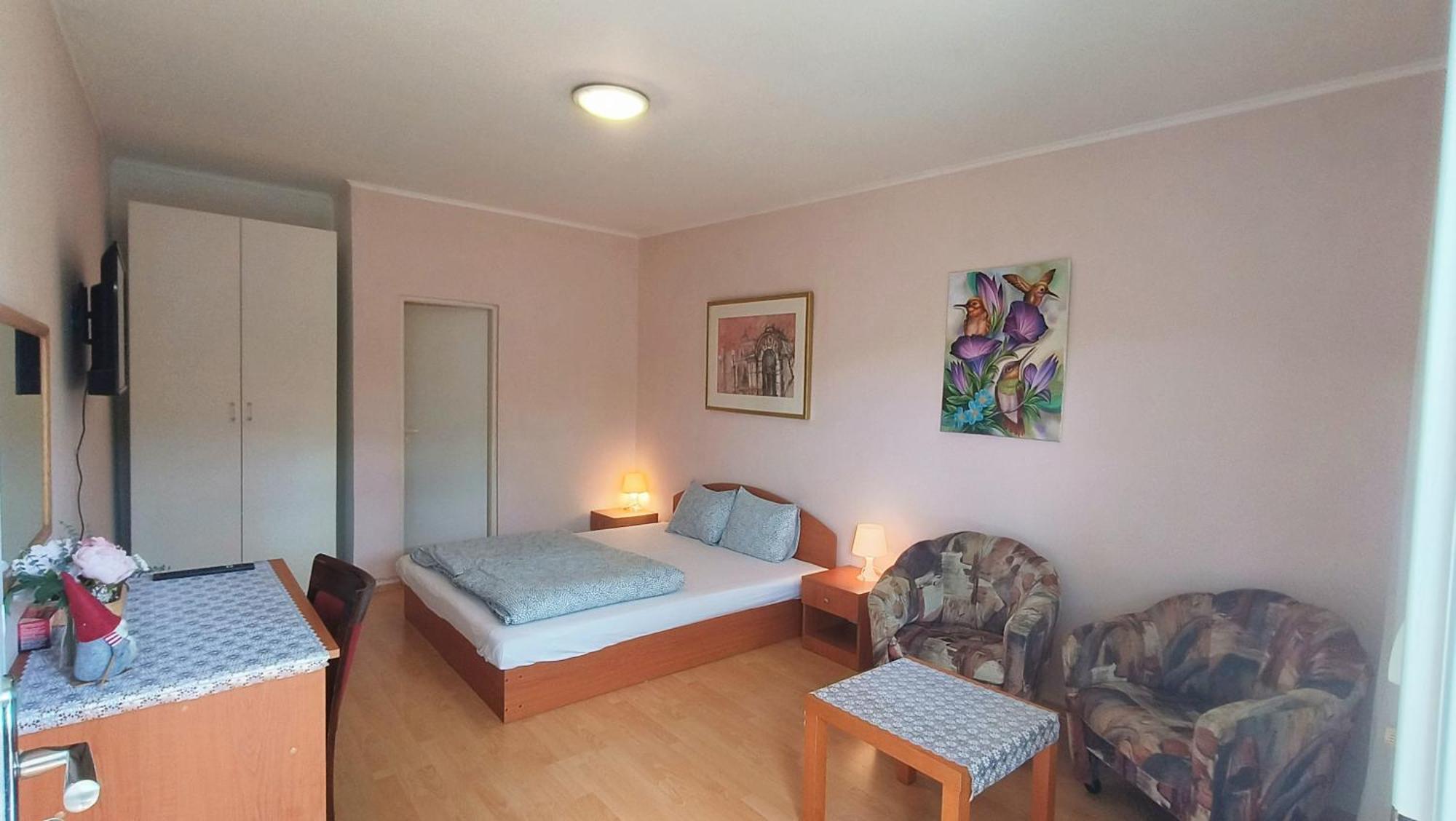 Cozy Room With Garden In Bratislava Exterior photo